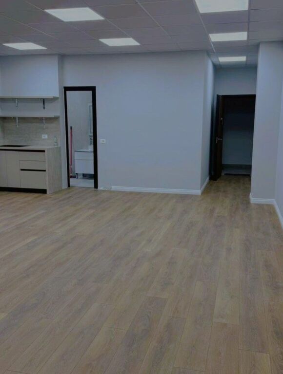Office for rent in Toptani, Tirana, 65 m²