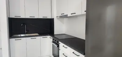 Apartament 1+1 me qera në Spitali QSUT, Tiranë, 75 m². Foto 2 nga 6