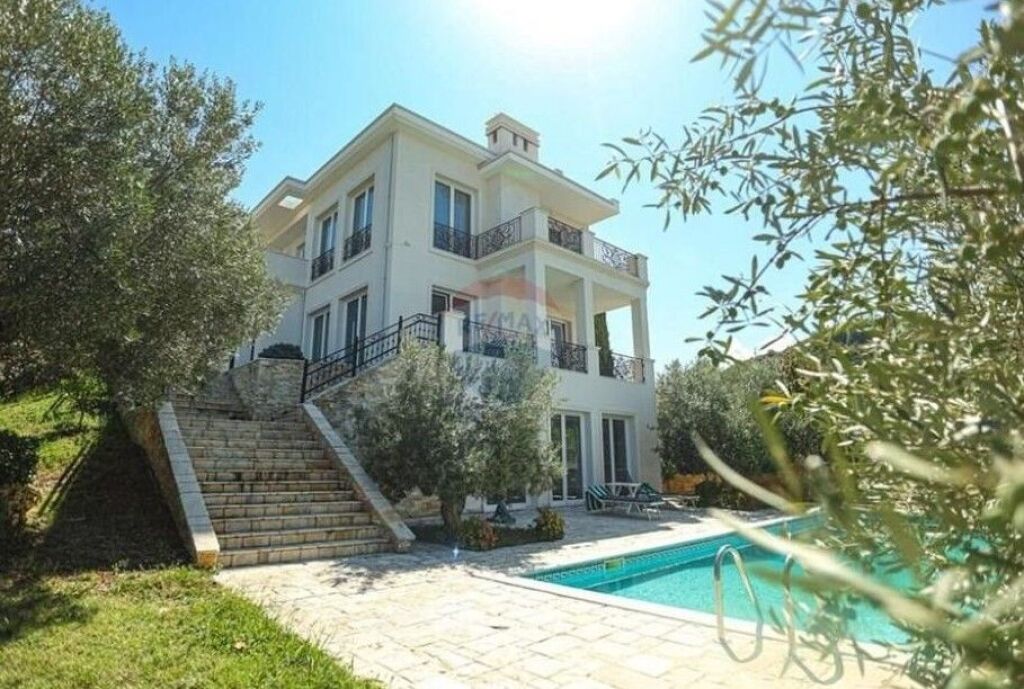 Villa in affitto a Liqeni i Thatë, Tirana, 450 m². Foto 1 di 3