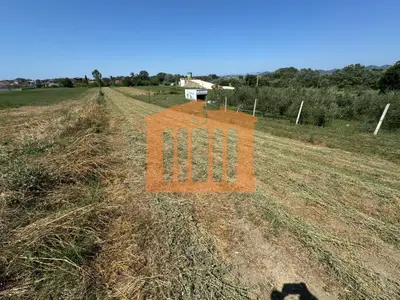 Land for sale in Pjeze, Durrës, 1,800 m². Photo 2 of 4