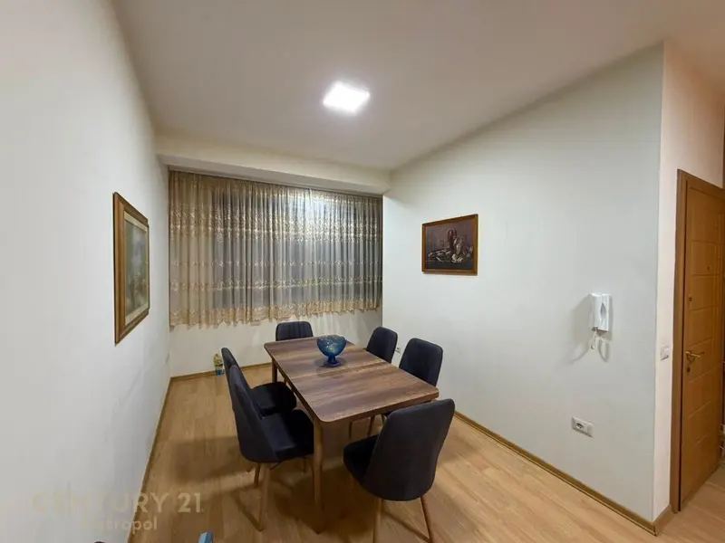 Apartament me qera në 21 Dhjetori, Tiranë, 170 m²