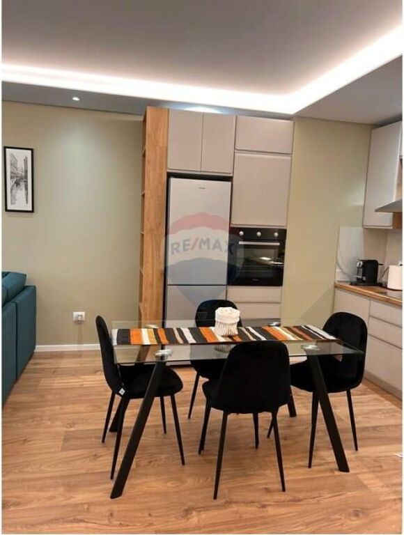 Apartment for rent in Liceu Artistik, Tirana, 80 m². Photo 2 of 3
