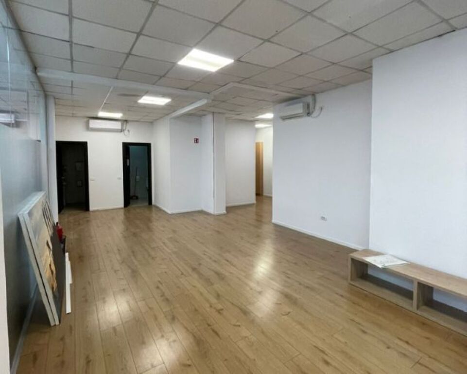 Commercial space for rent in Blloku, Tirana, 550 m². Photo 2 of 3