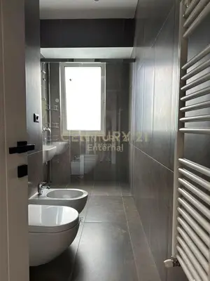 Apartament 2+1 me qera në Ambasador 3, Tiranë, 150 m². Foto 5 nga 6