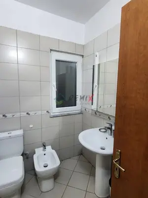 Apartament 2+1 me qera në Rruga Mujo Ulqinaku, Durrës, 110 m². Foto 9 nga 12