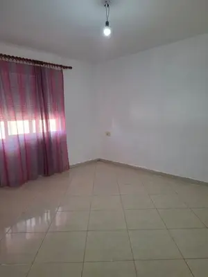 Appartamento 2+1 in affitto a Shkolla e Baletit, Tirana, 100 m². Foto 4 di 5