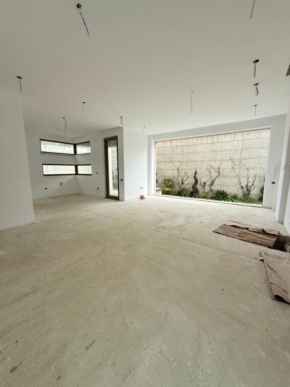 Villa for sale in TEG, Tirana, 340 m². Photo 1 of 3