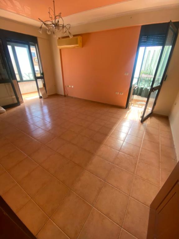 Apartament 2+1 me qera në Rruga Naim Frashëri, Tiranë, 105 m². Foto 2 nga 5