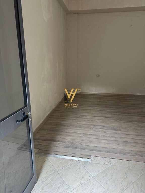 Dyqan me qera në Rruga e Kavajës, Tiranë, 50 m². Foto 2 nga 2