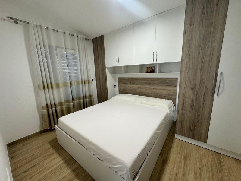 Vilë me qera në Tregu i Makinave Shënavlash, Durrës, 300 m². Foto 3 nga 4