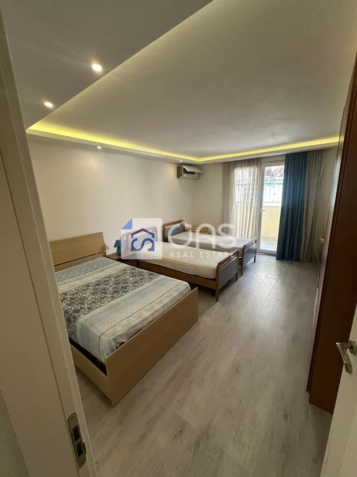 Apartament 2+1 me qera në Rruga Karl Gega, Tiranë, 120 m². Foto 1 nga 11