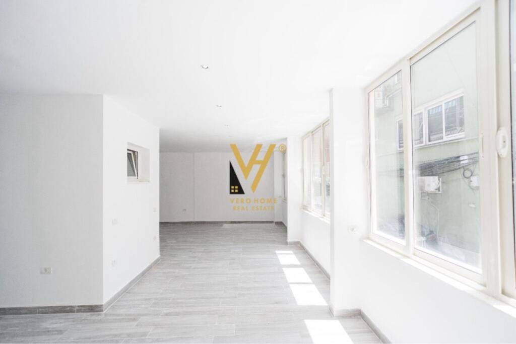 Zyrë me qera në Pallatet Agimi, Tiranë, 120 m². Foto 2 nga 3