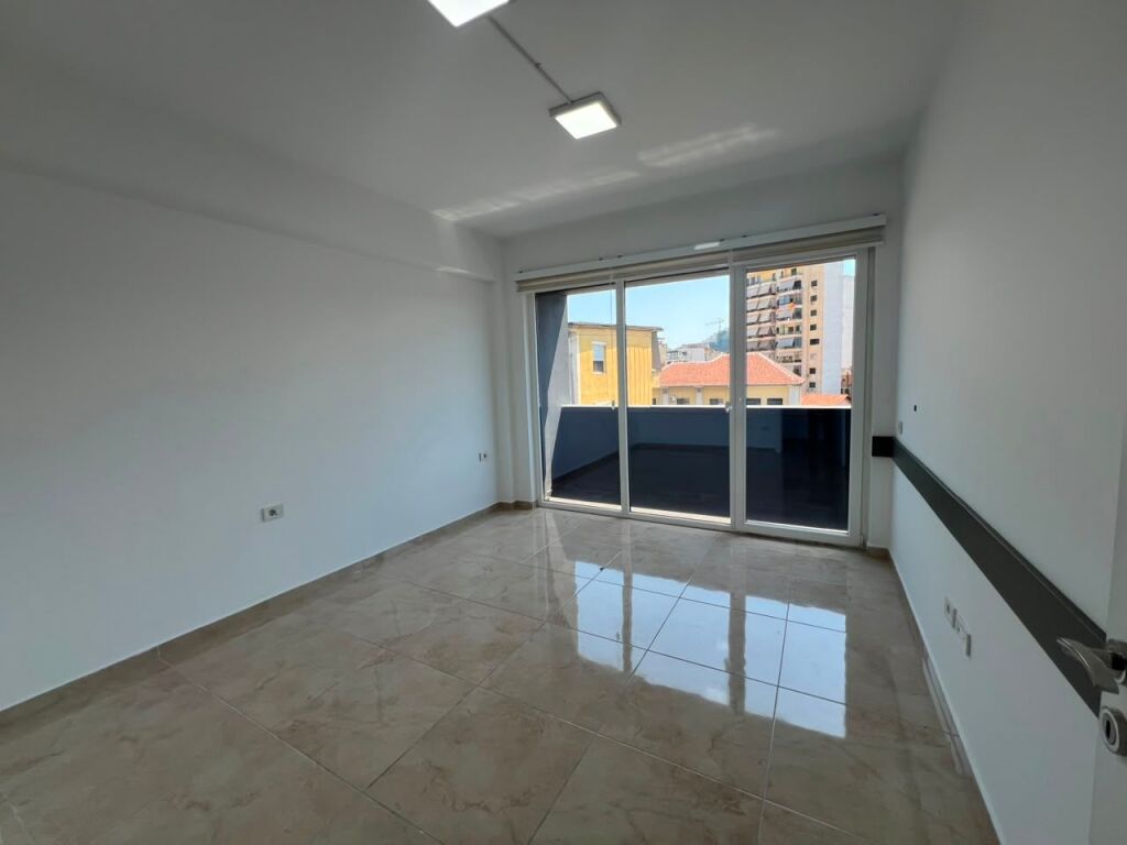 Ufficio in affitto a Rruga e Durrësit, Tirana, 130 m². Foto 3 di 3