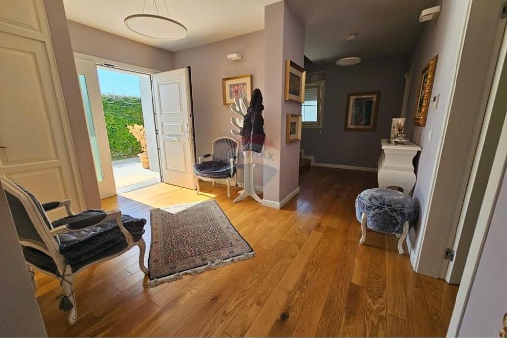 Vilë në shitje në Farkë, Tiranë, 446 m². Foto 2 nga 3
