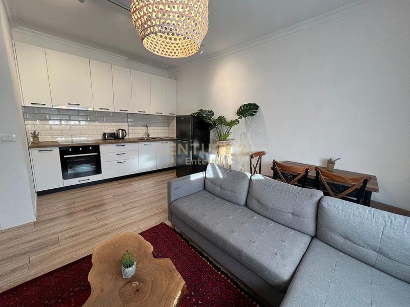Apartament 2+1 në shitje në Sheshi Willson, Tiranë, 80 m². Foto 3 nga 10