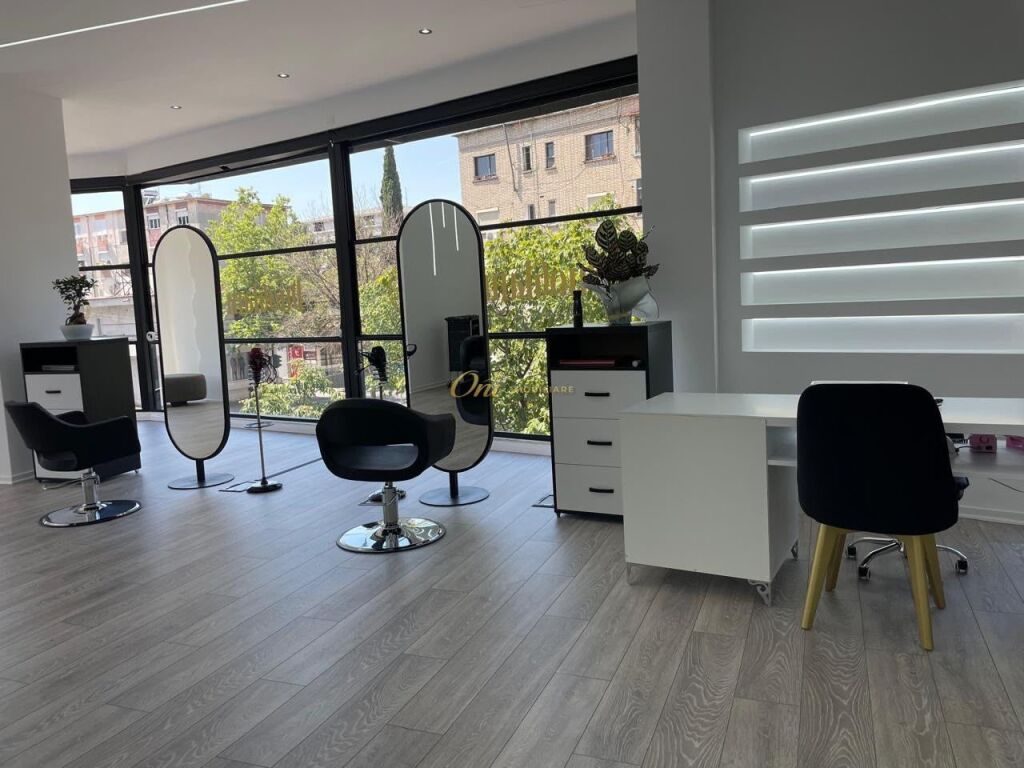 Zyrë me qera në Xhamlliku, Tiranë, 115 m². Foto 1 nga 3