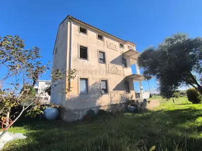 Villa for sale in Sektori Rinia, Durrës, 1,400 m². Photo 4 of 4