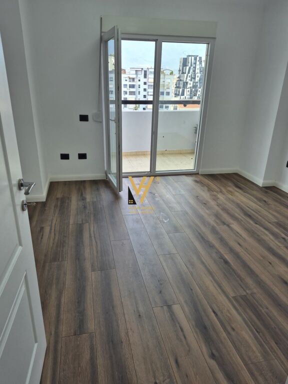 Apartament 1+1 në shitje në Bulevardi Zogu I, Tiranë, 75 m². Foto 1 nga 3