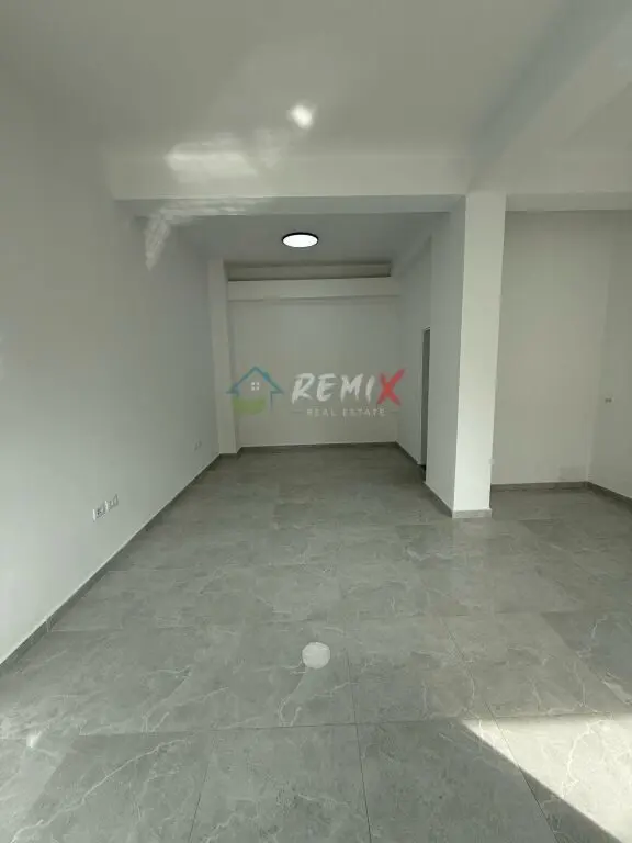 Locale commerciale in affitto a Rruga Kasem Durresi, Durazzo, 46 m²
