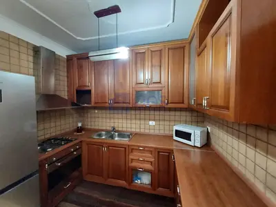 Apartament 1+1 me qera në Kompleksi Delijorgji, Tiranë, 74 m². Foto 2 nga 6