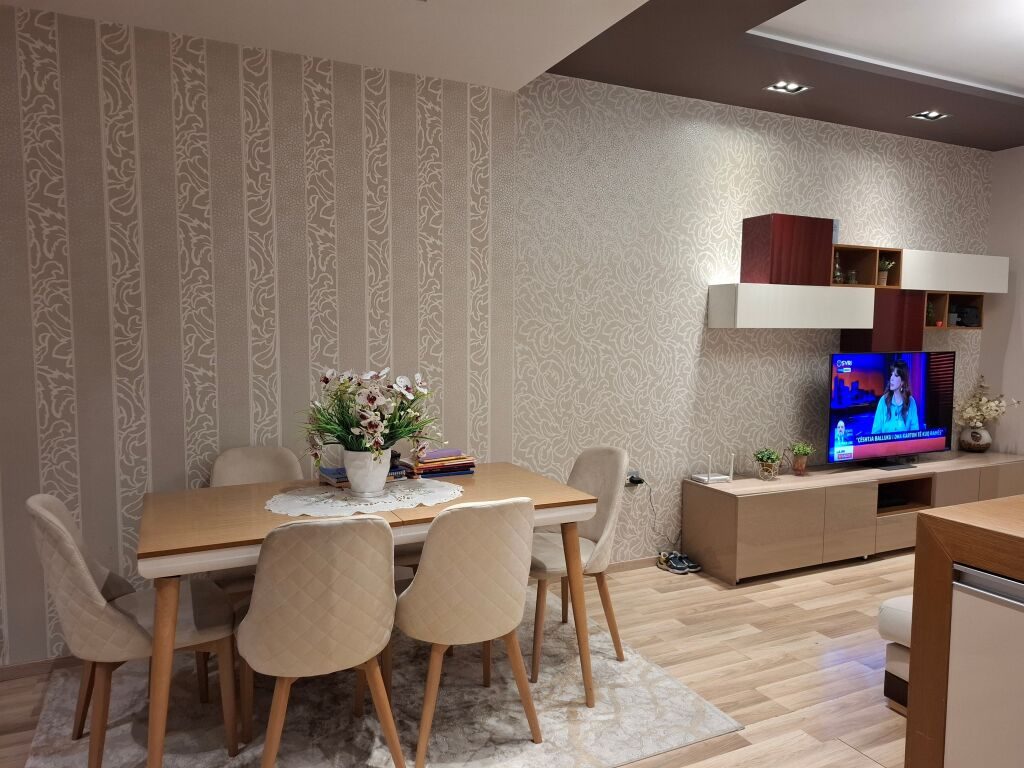 Apartament 3+1 në shitje në Rruga Kodra e Shtufit, Gjirokastër, 140 m². Foto 1 nga 5
