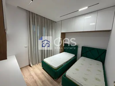 Apartament 2+1 me qera në Komuna e Parisit, Tiranë, 100 m². Foto 6 nga 7