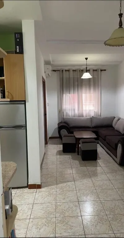 Apartament 1+1 me qera në Rruga Him Kolli, Tiranë, 50 m². Foto 1 nga 9