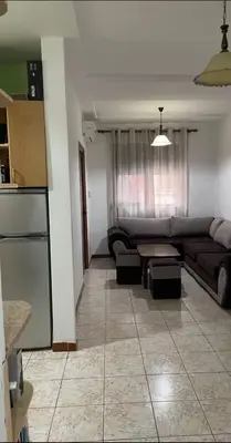 Apartament 1+1 me qera në Rruga Him Kolli, Tiranë, 50 m². Foto 1 nga 9