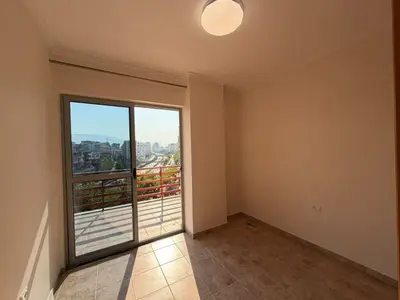 Apartament 2+1 me qera në Selitë, Tiranë, 98 m². Foto 8 nga 10