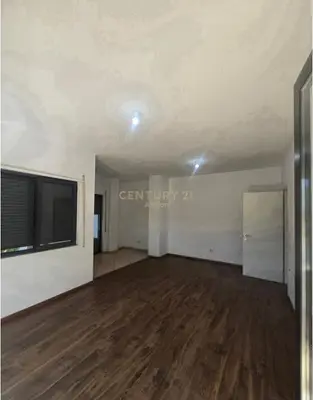 Apartament 1+1 në shitje në Ali Demi, Tiranë, 73 m². Foto 2 nga 5