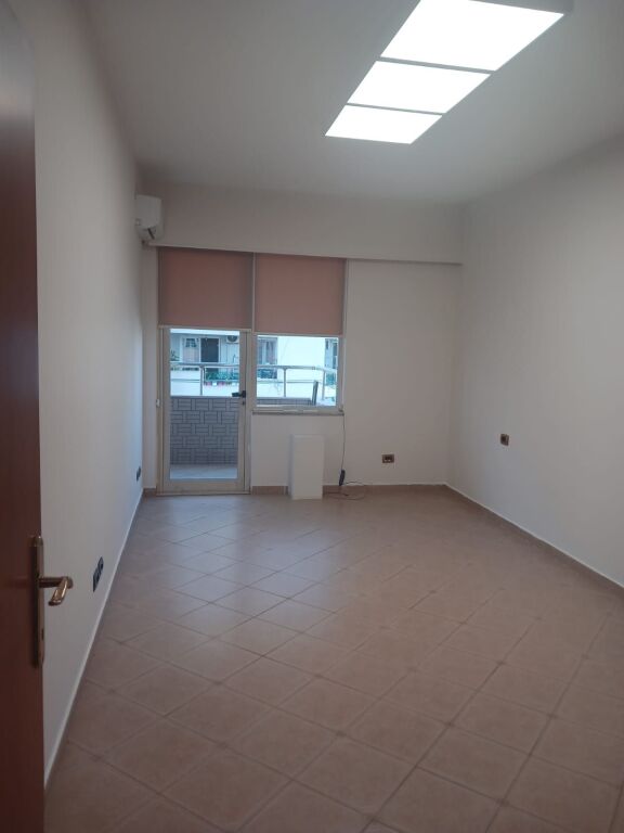 Office for rent in Myslym Shyri, Tirana, 70 m². Photo 2 of 3
