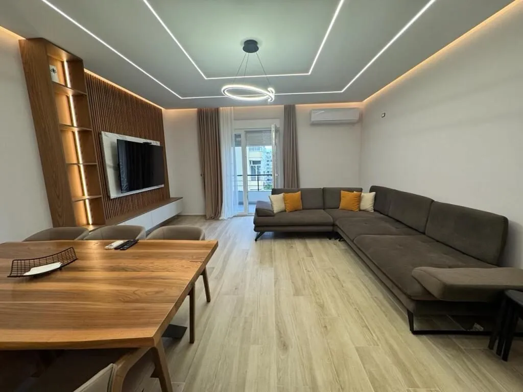 Apartament 2+1 me qera në Plazh, Durrës, 120 m². Foto 1 nga 10