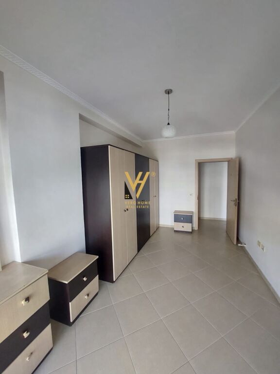Apartament 3+1 me qera në Komuna e Parisit, Tiranë, 129 m². Foto 2 nga 3