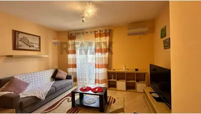 Apartament 1+1 me qera në Pazari i Ri, Tiranë, 65 m². Foto 2 nga 7