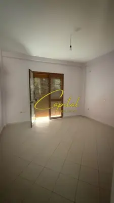 Apartament 3+1 me qera në Kodra e Priftit, Tiranë, 105 m². Foto 1 nga 5