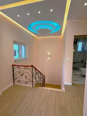 Villa 4+1 in affitto a Rruga e Kavajës, Tirana, 200 m². Foto 2 di 3