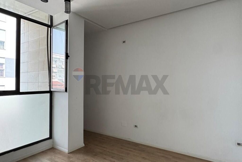 Office for rent in Komuna e Parisit, Tirana, 70 m²