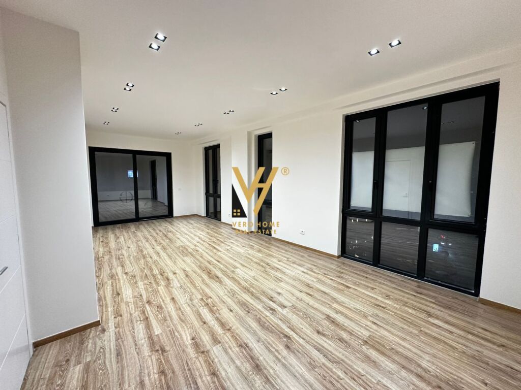 Zyrë me qera në Rruga e Elbasanit, Tiranë, 96 m². Foto 2 nga 3
