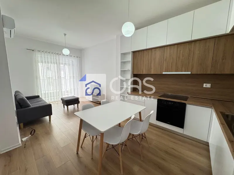 Appartamento 1+1 in affitto a Kompleksi Kaimi, Tirana, 61 m²