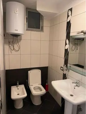 Apartament 2+1 me qera në Pallati me Shigjeta, Tiranë, 102 m². Foto 8 nga 8
