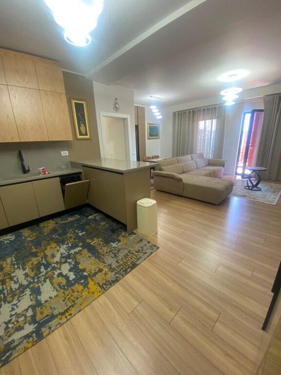 Appartamento 3+1 in affitto a Rruga e Kavajës, Tirana, 158 m²