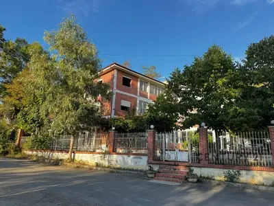 Locale commerciale in affitto a Linzë, Tirana, 900 m². Foto 4 di 7