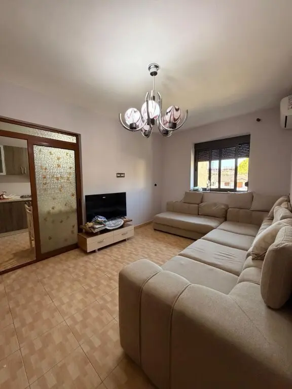Appartamento 1+1 in affitto a Cezma Ferres, Durazzo, 60 m²