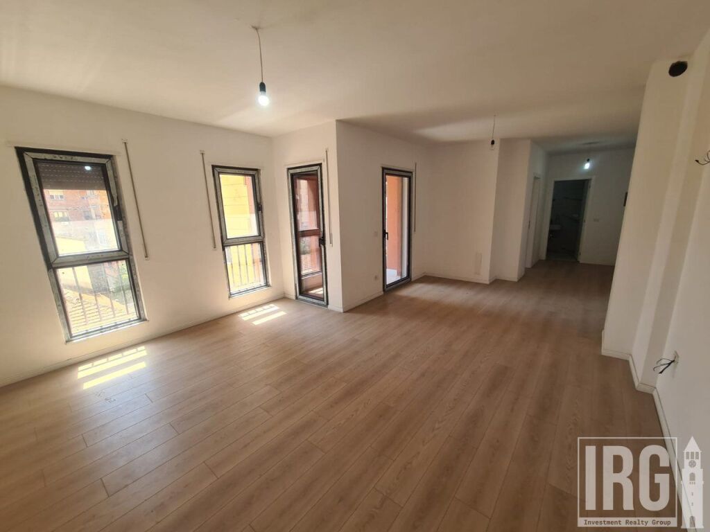Apartament 2+1 në shitje në Shkolla e Kuqe, Tiranë, 100 m²