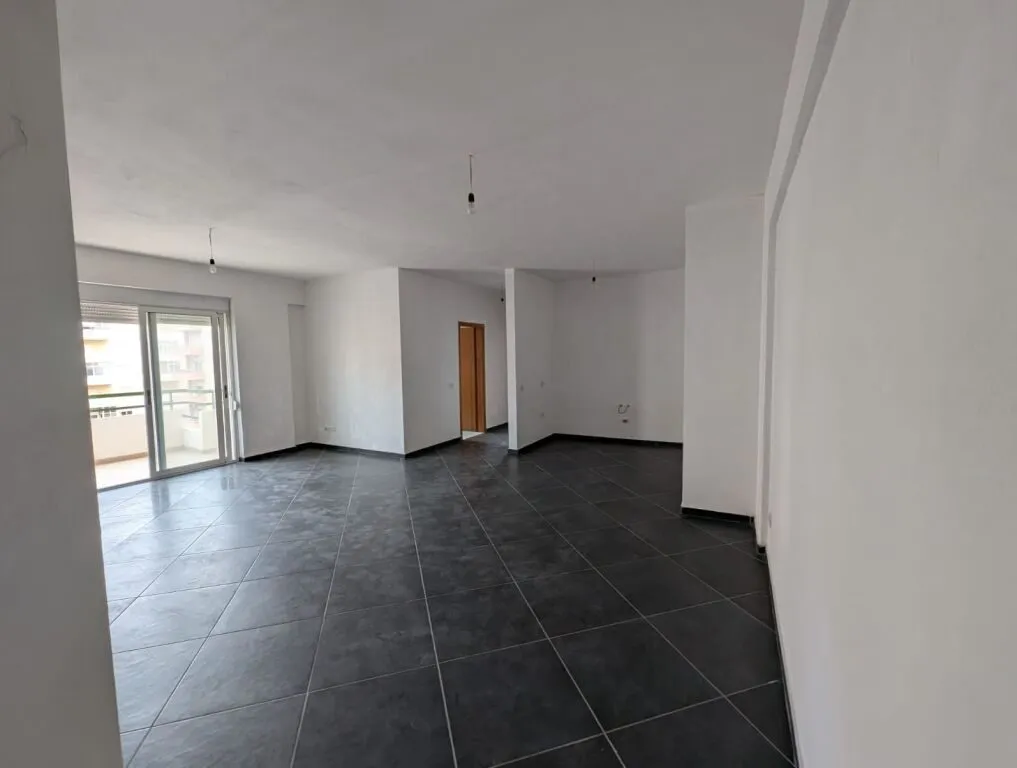 Apartament 2+1 në shitje në Rruga Gjergj Arianiti, Vlorë, 111 m². Foto 1 nga 5
