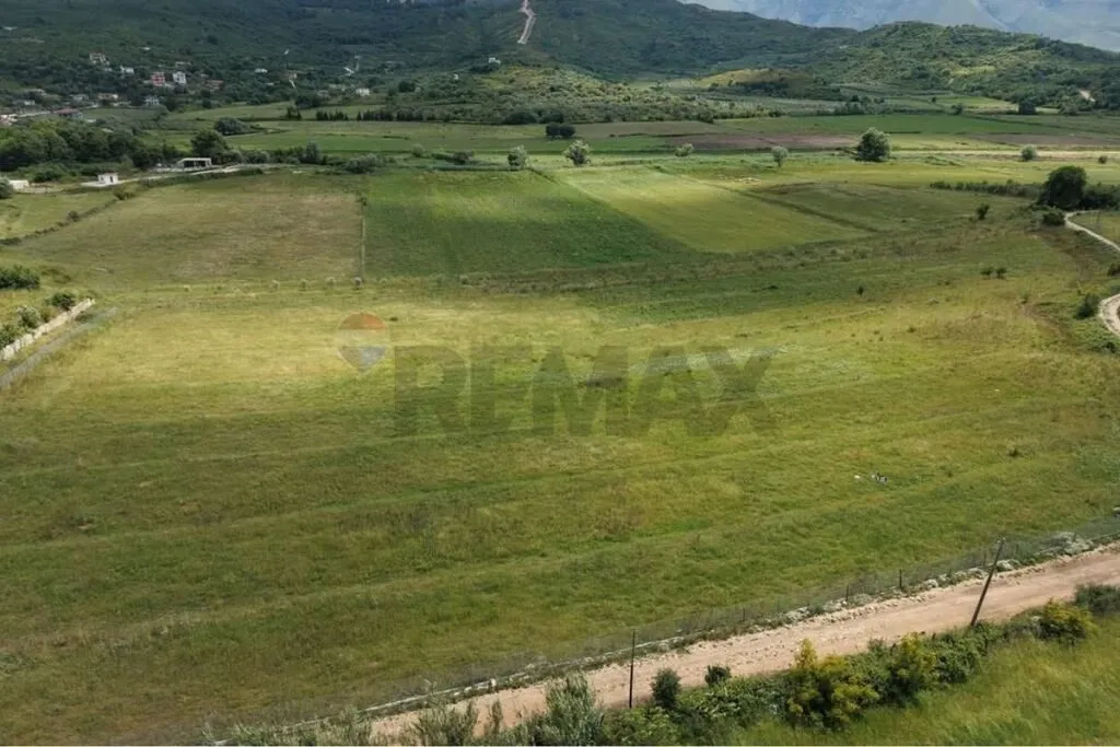 Land for sale in Tragjas, Vlorë, 14,400 m². Photo 1 of 1