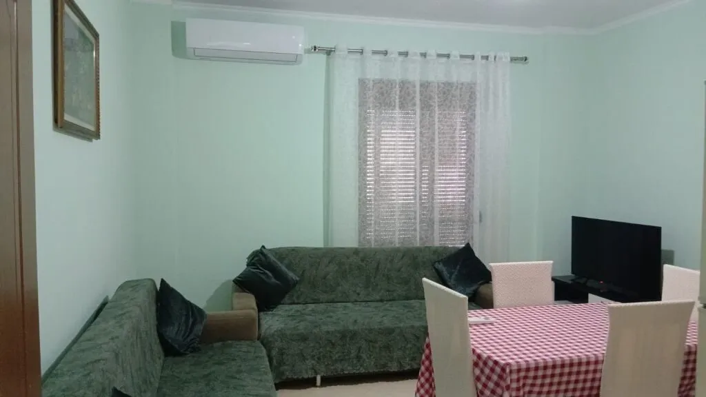 Vilë 2+1 me qera në Sauk i Ri, Tiranë, 100 m². Foto 1 nga 8