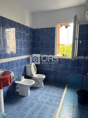 Apartament 3+1 me qera në Qsut, Tiranë, 140 m². Foto 4 nga 5