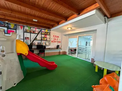 Ambient biznesi me qera në Ish Blloku, Tiranë, 175 m². Foto 7 nga 11