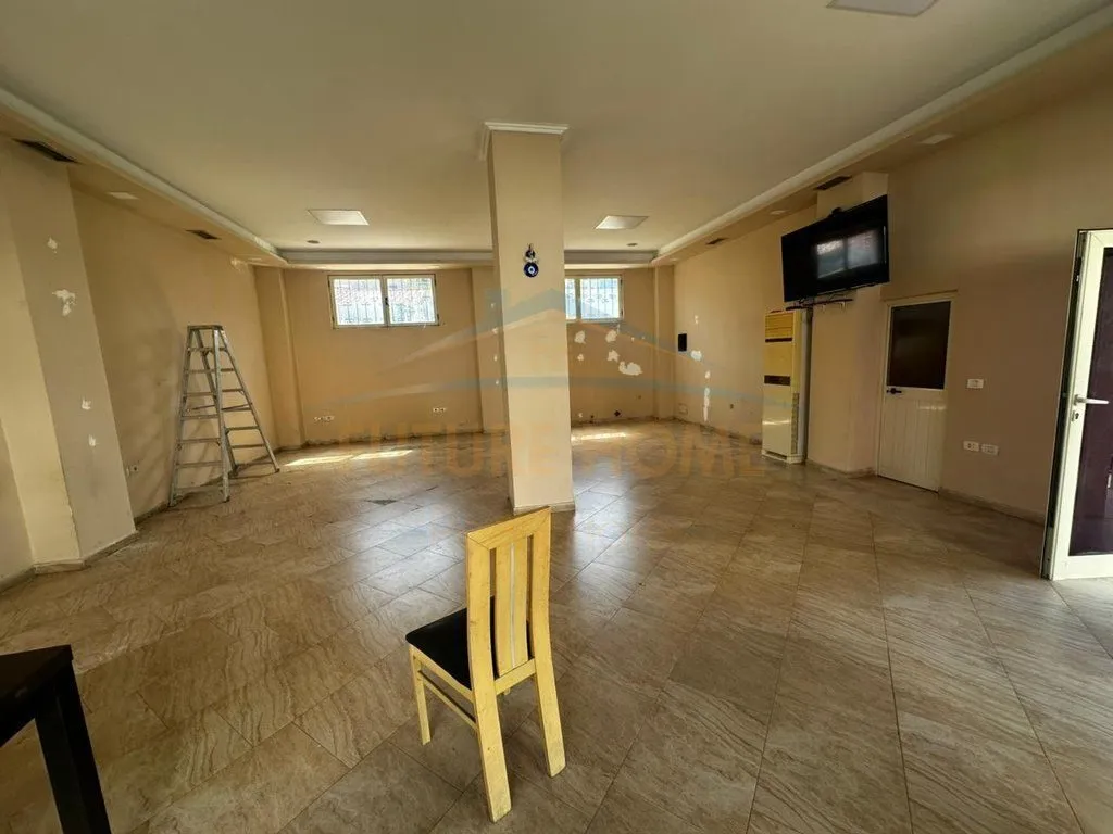 Ambient biznesi me qera në Rruga Hysen Kertusha, Durrës, 70 m². Foto 1 nga 4